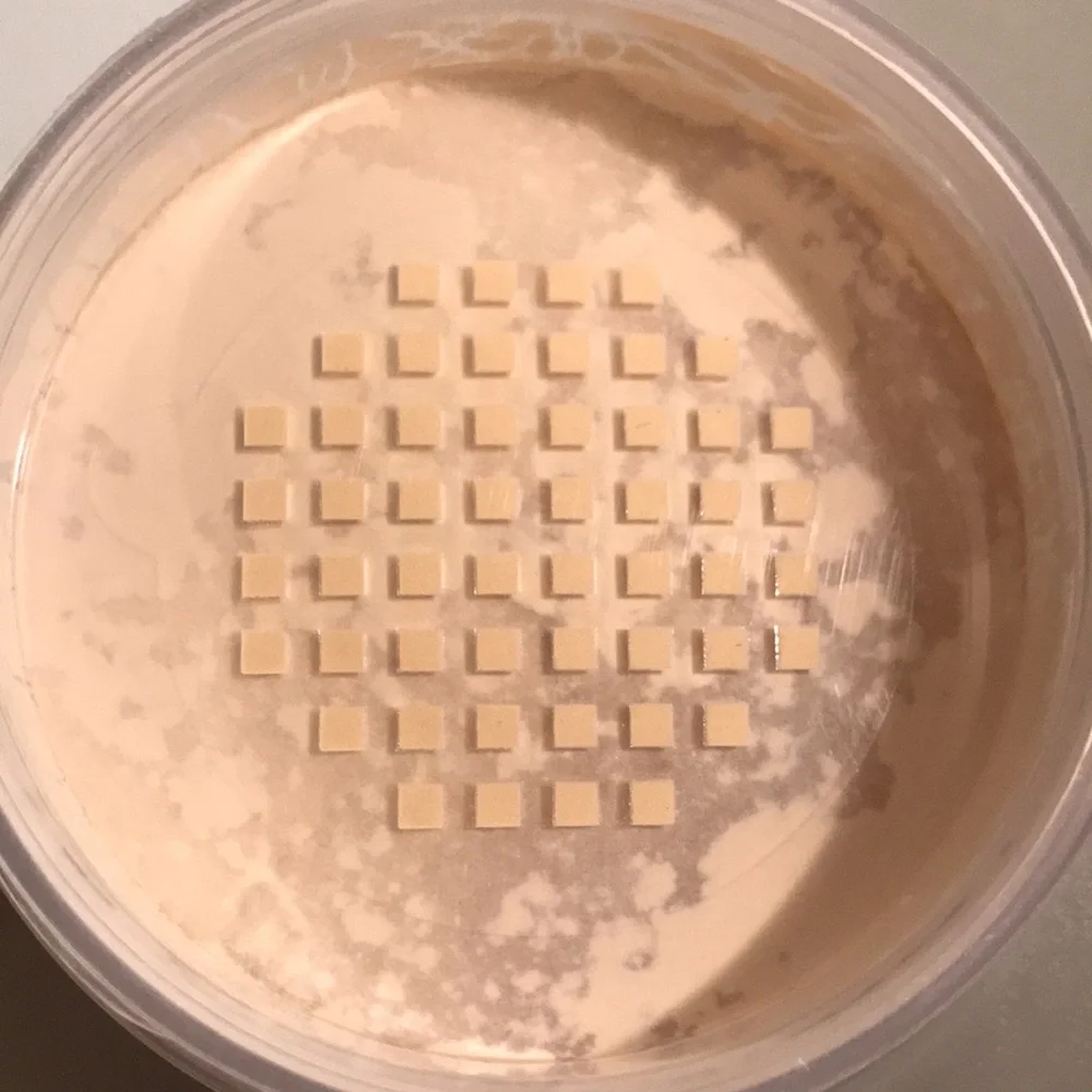 New Mented skin silk loose setting powder- light/tan